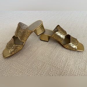 NWOT Gorgeous Gold AnnTaylor Sandals